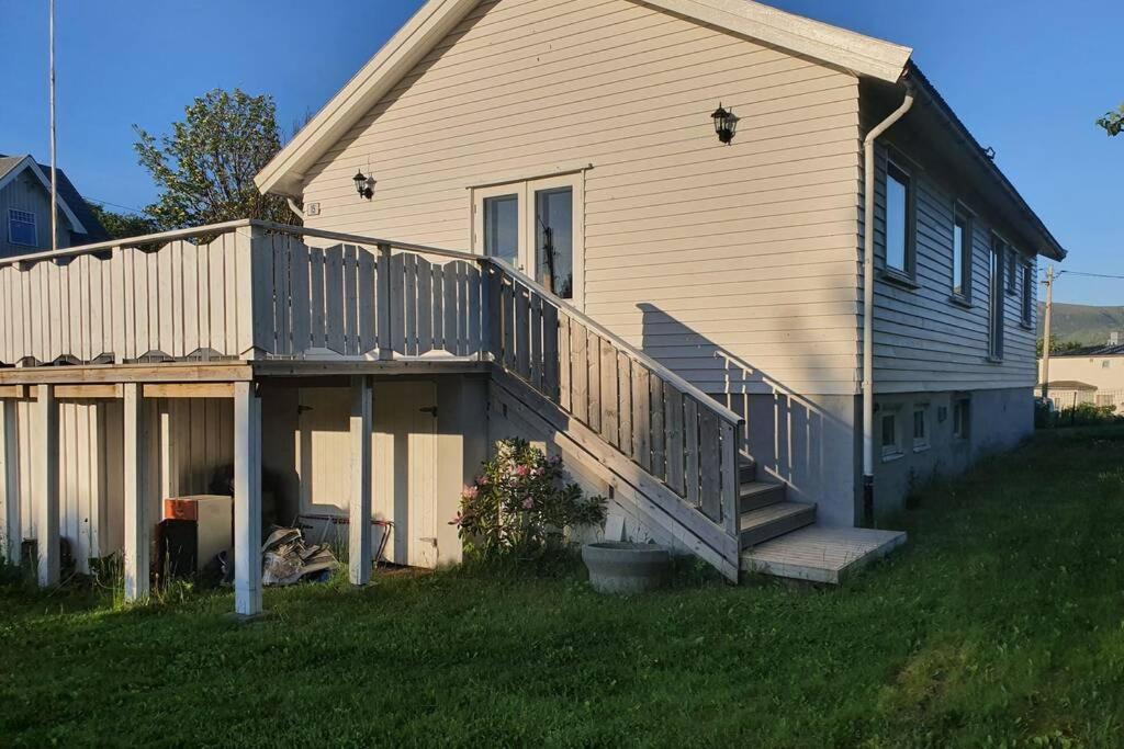 Hus Sentralt I Lofoten Apartment เลคเนส ภายนอก รูปภาพ
