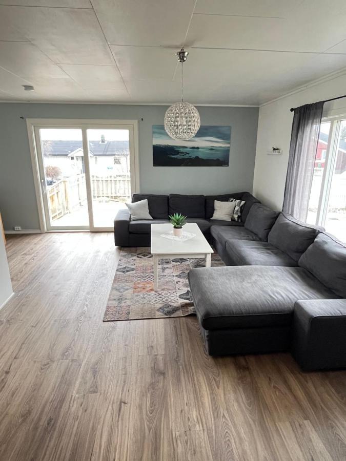 Hus Sentralt I Lofoten Apartment เลคเนส ภายนอก รูปภาพ